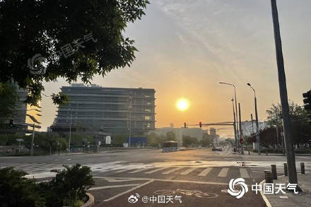 假期后返工首日北京大风降雨来袭 阵风可达6至7级