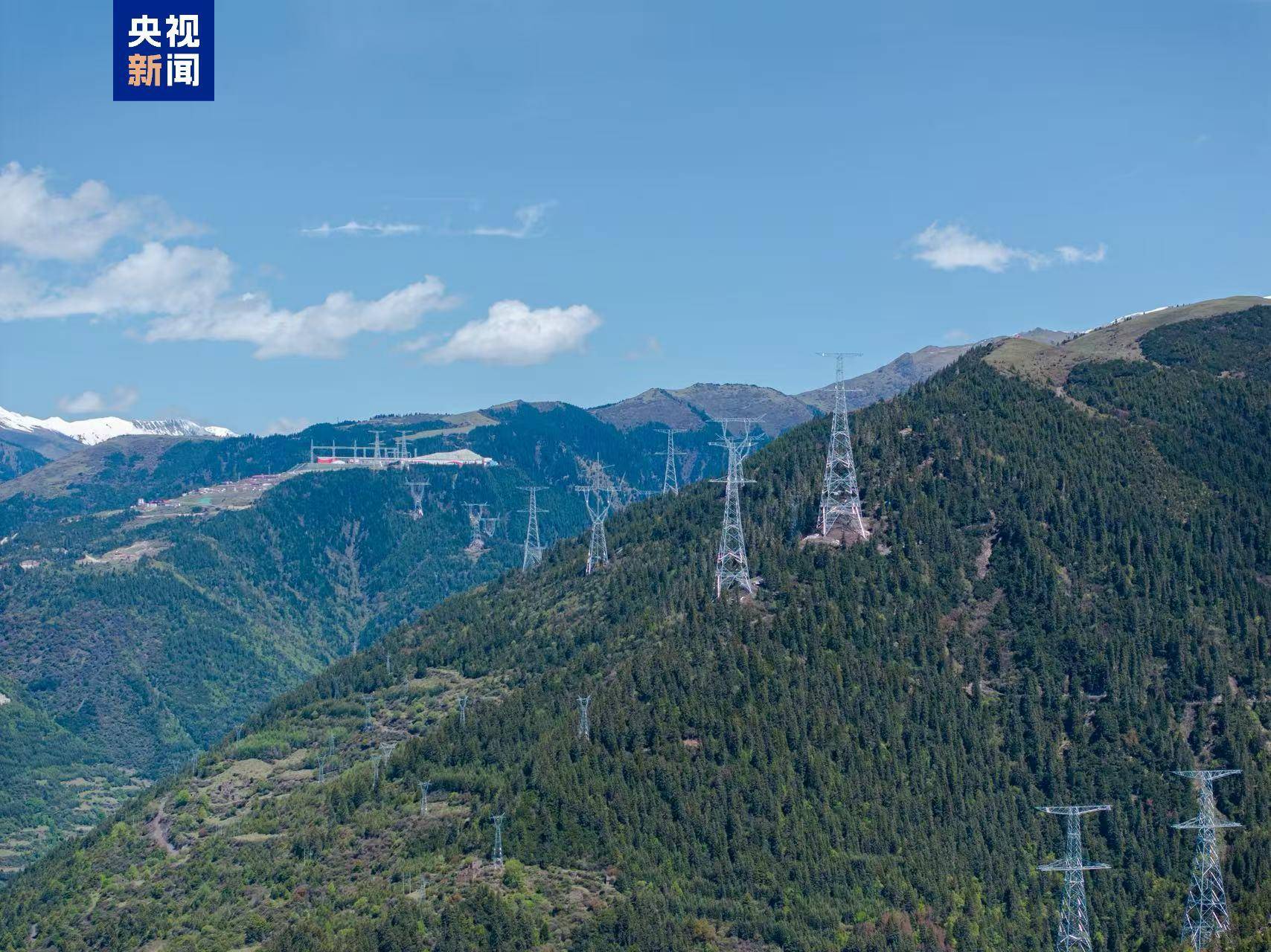 阿坝—成都东1000千伏特高压交流工程全线组塔完成