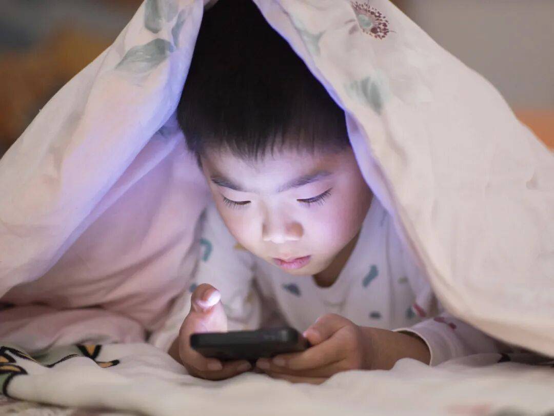 晚上不睡白天不起，每天睡到下午2点？别说懒！这是心理求救信号，别等严重了才后悔
