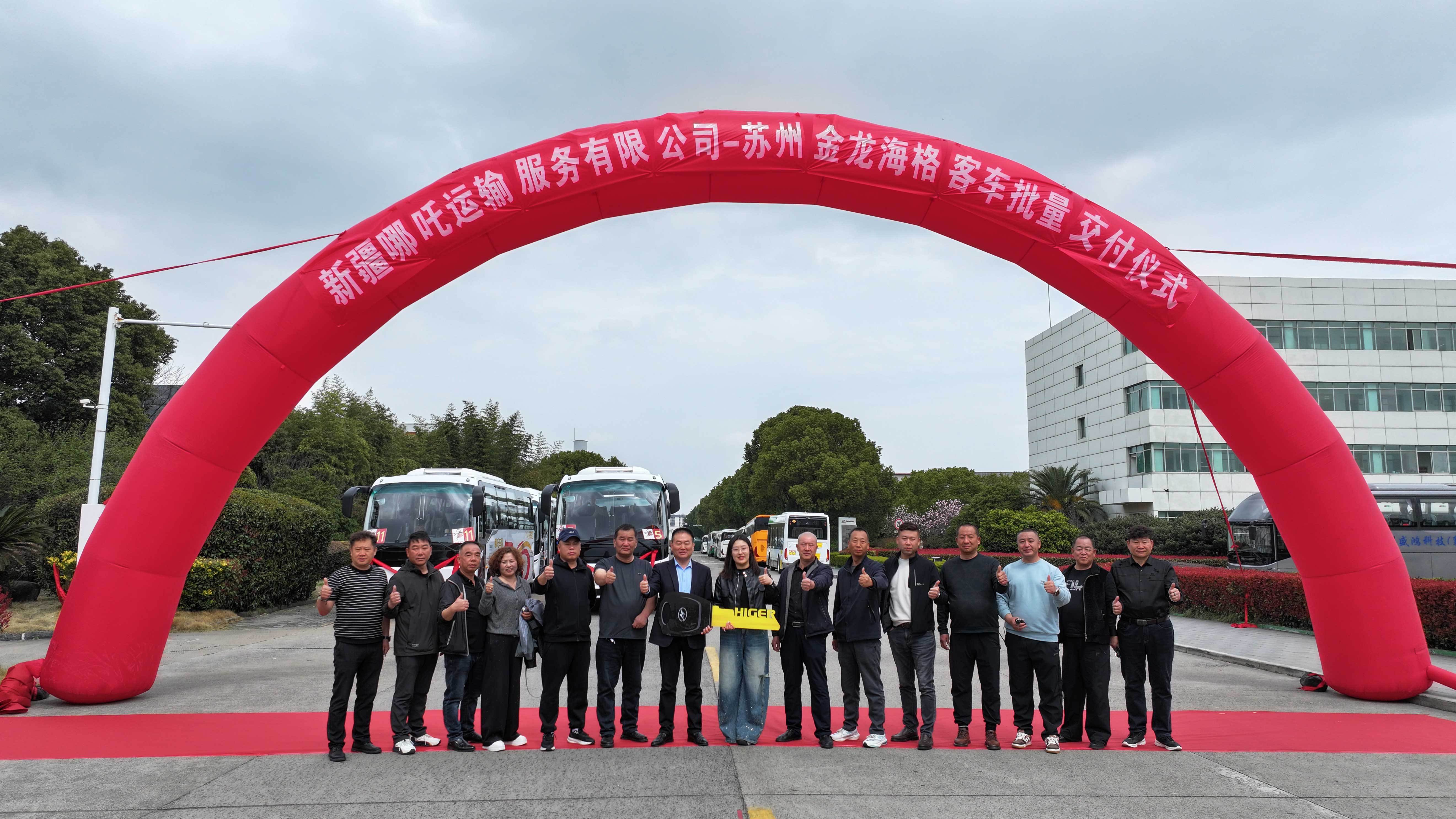新V系驰骋大美新疆：哪吒车队携苏州金龙激活文旅融合新引擎